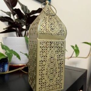 Moroccan lanterns used one time for our wedding. Comes with LED candles.